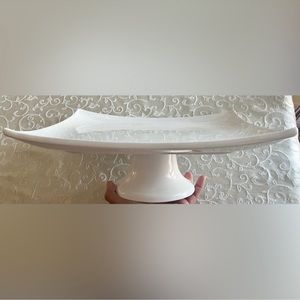 Footed CERIART S.A. Made in Portugal Square
pedestal Cake display stand white